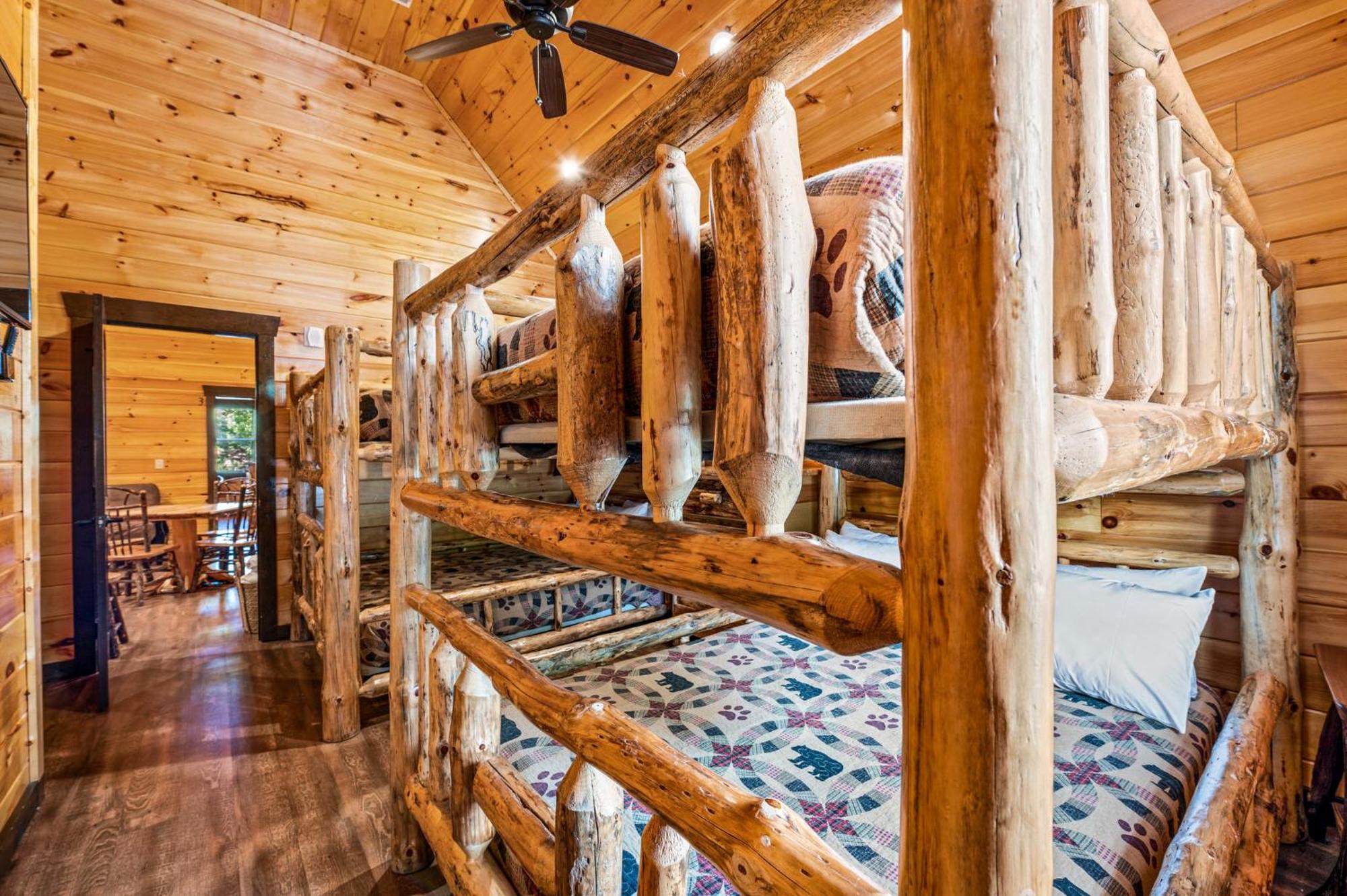 The Mighty Crabapple Manor By Stony Brook Cabins แกตลิงเบิร์ก ภายนอก รูปภาพ