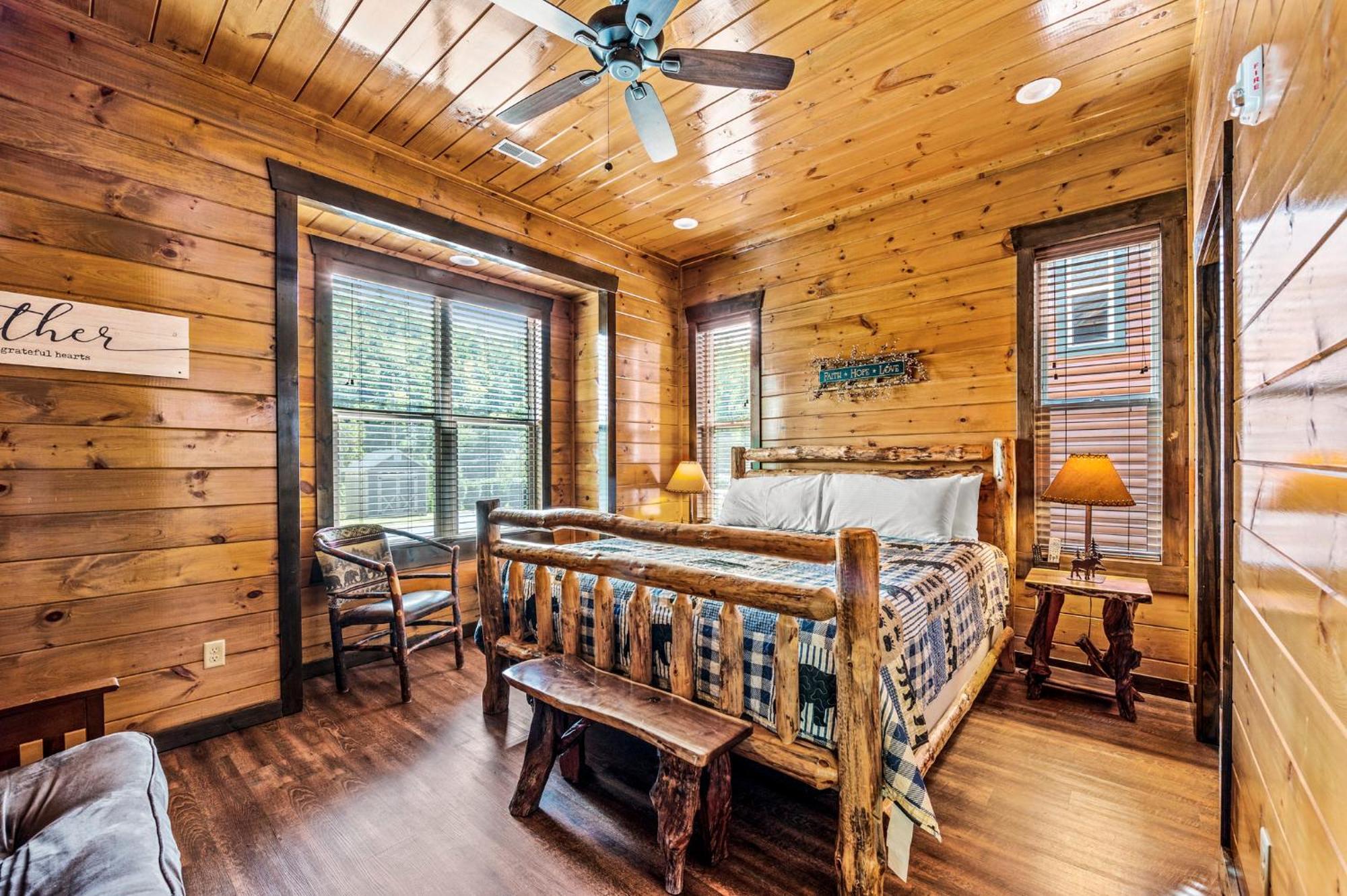 The Mighty Crabapple Manor By Stony Brook Cabins แกตลิงเบิร์ก ภายนอก รูปภาพ